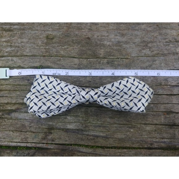 Vintage Silver Diamond Point Bow Tie // Formal Wear, Vintage Wedding Attire - Picture 7 of 10